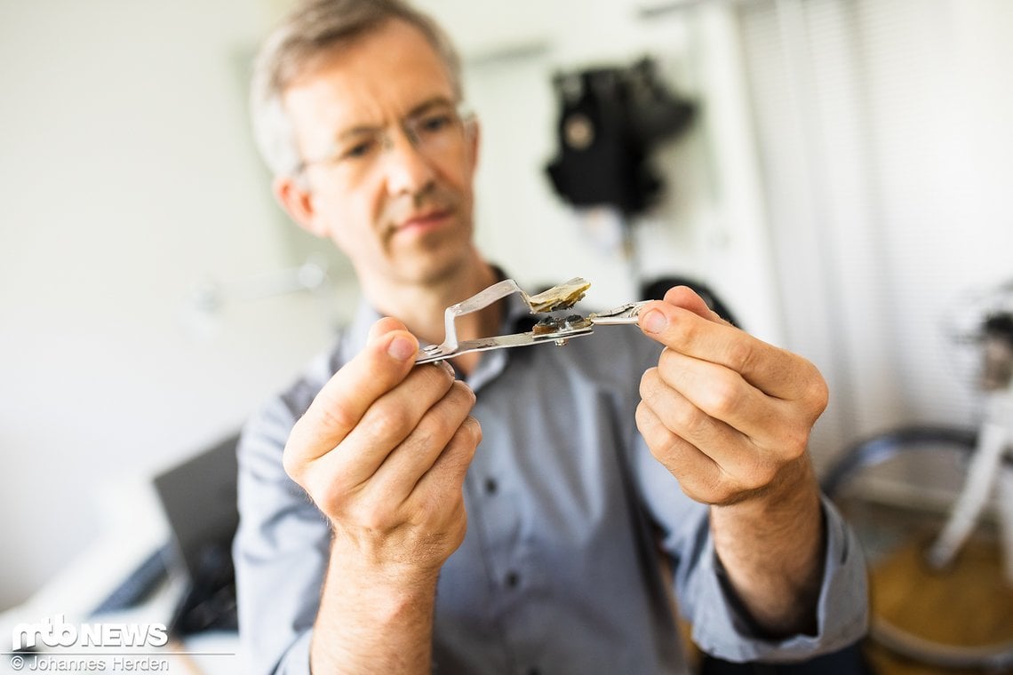 Nicht schön, aber selten: Der allererste Prototyp eines Fidlock-Magnetverschlusses