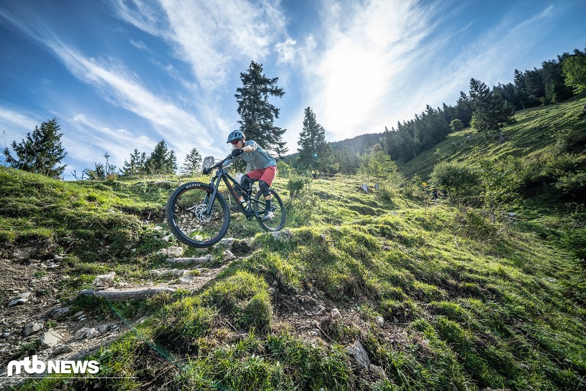 Außerhalb des Bikeparks ist das hohe Tempo, nach dem moderne Bikes geradezu gieren, häufig fehl am Platz.