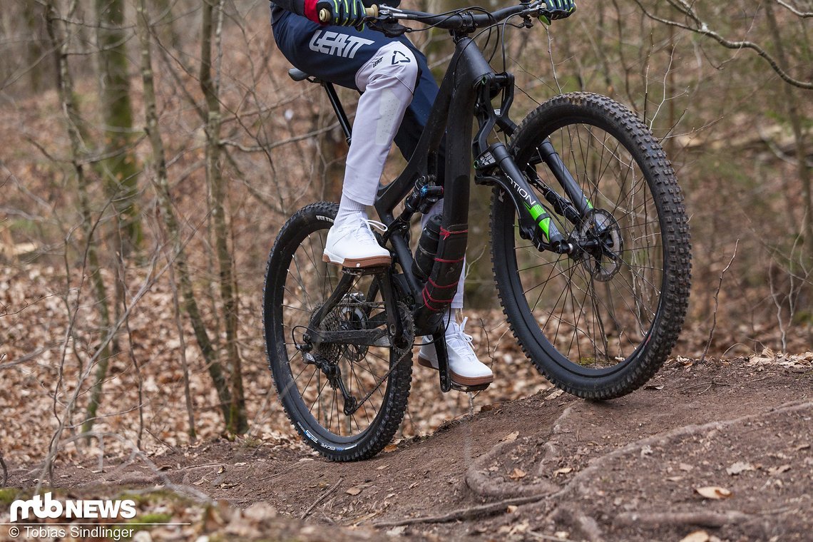 Mit 2,5" breiten Reifen wird es in der E18+ bereits etwas eng