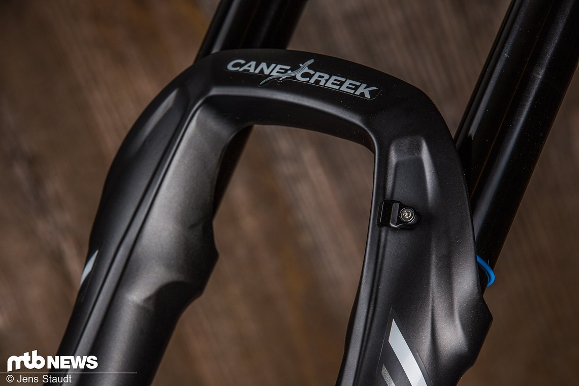 Das Casting der Cane Creek Helm fällt markant aus