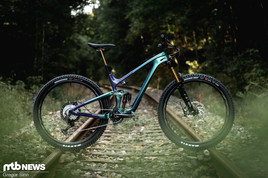 Sieht schon im Stand schnell aus, aber fährt es auch auf dem Trail wie auf Schienen gen Tal?
