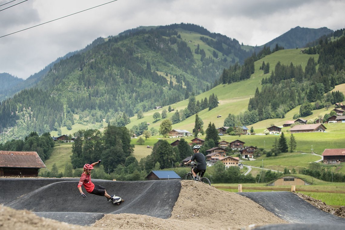 ... eignet sich der Asphalt-Pumptrack perfekt