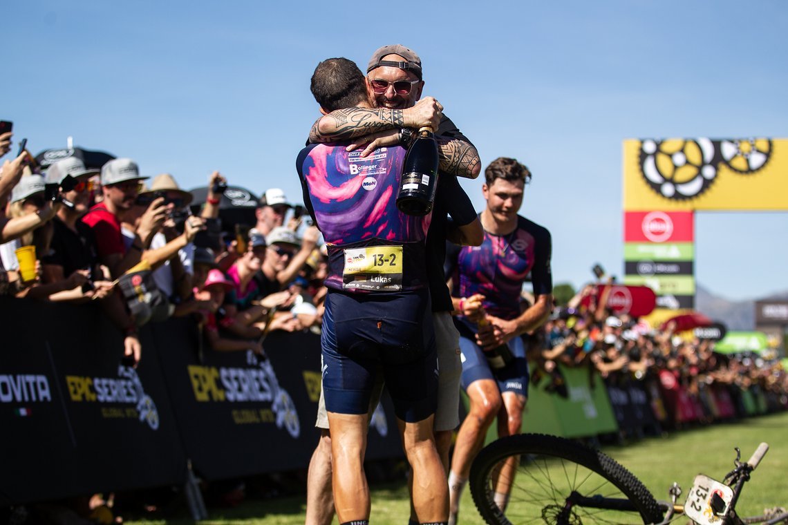 Mit Low-Budget zum Erfolg: Als einziger Betreuer für das Speed-Company-Racing-Duo war Lukas Baums Vater vor Ort