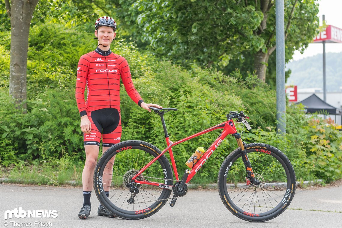Markus Schulte-Lünzum mit seinem Focus Raven Max.