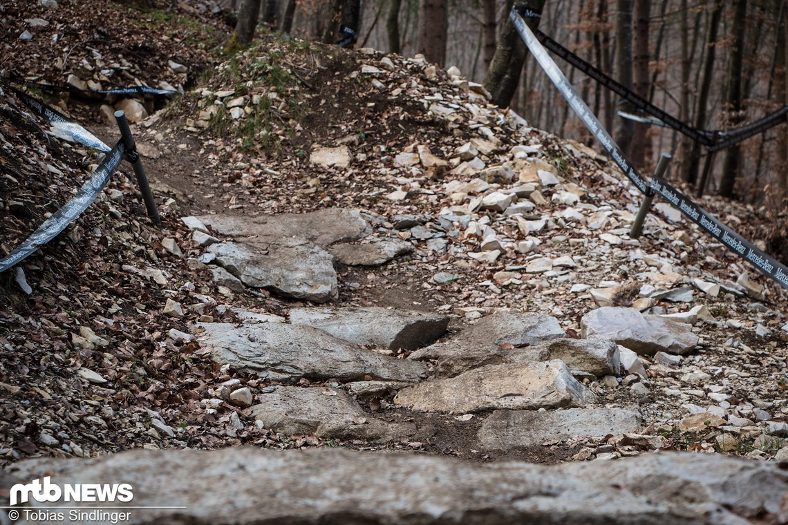Der letzte Downhill hinab in Richtung Ziel könnte bei matschigen Bedingungen etwas rutschig werden