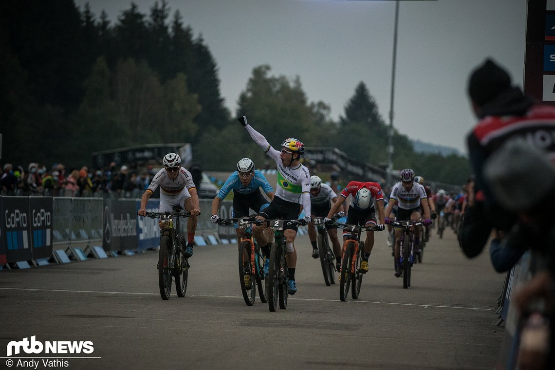 Wie spannend die Disziplin sein kann, haben unter anderem die beiden Short Track-Rennen aus dem Corona-gebeutelten Vorjahr gezeigt