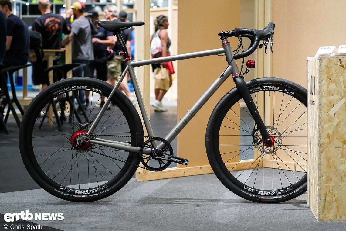 Neben dem Offroader gab es auch ein schickes Dropbar-Bike mit Rohloff zu bestaunen.