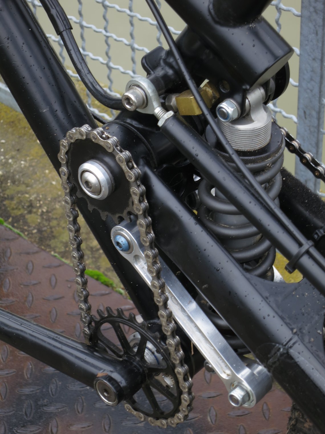 Primärantrieb auf der linken Seite