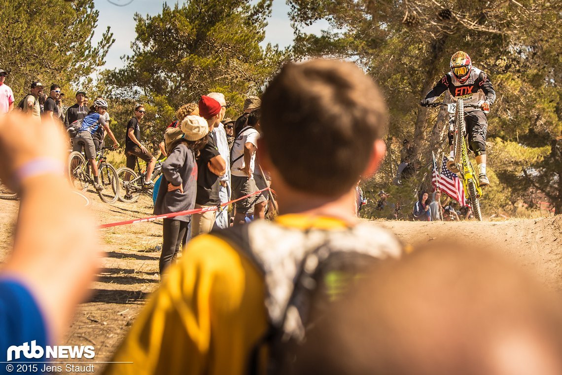 Strait nahm den Downhill recht locker und rollte hier den Table im Manual ab.