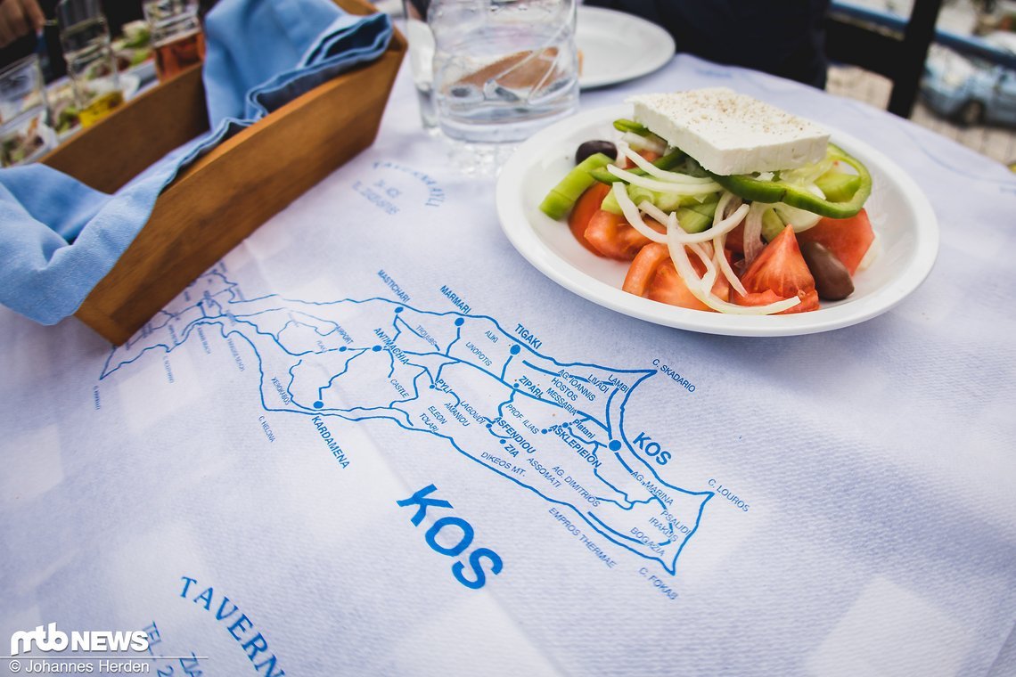 Es gibt griechischen Salat, Oktopus, Garnelen und mehr...