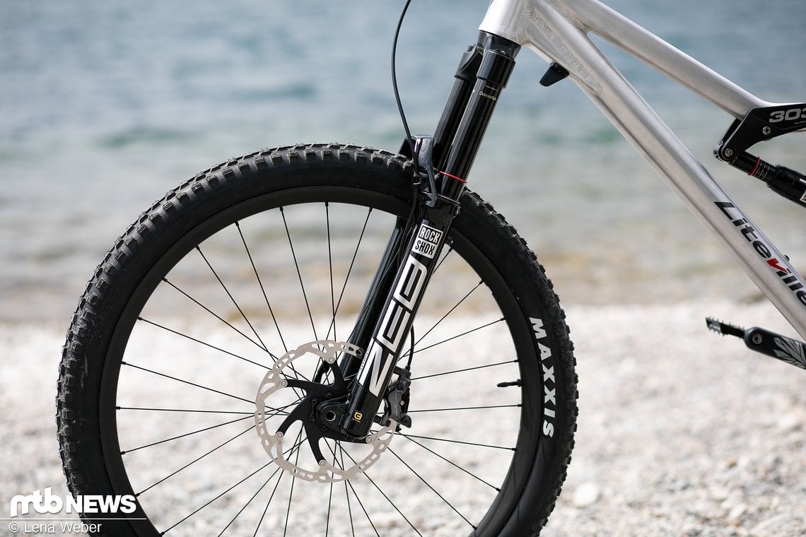 Vorn bringt eine RockShox Zeb Ultimate …