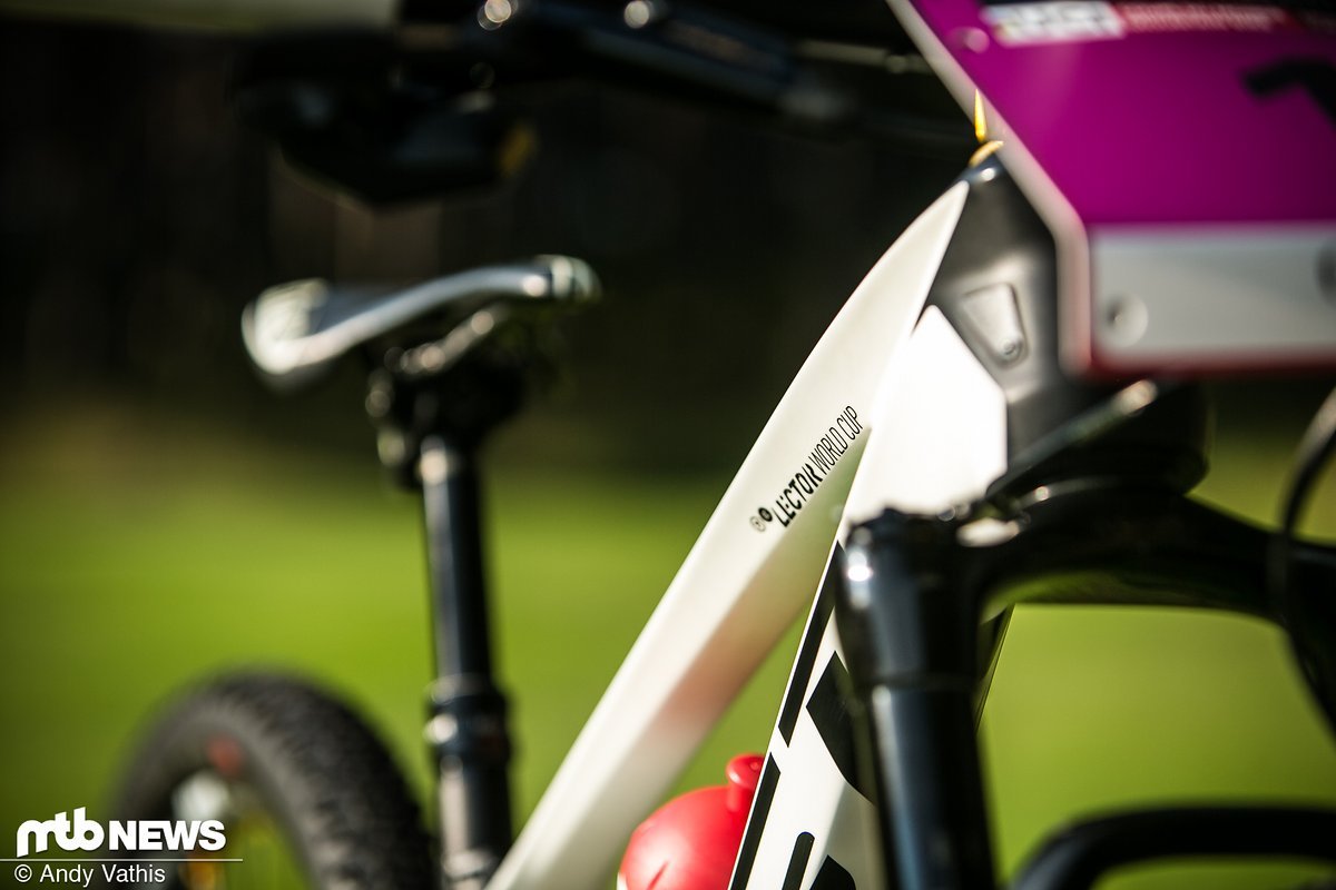 Beim Hardtail-Rahmen in Größe XS kommen besonders leichte Carbon-Fasern zum Einsatz, um das Gewicht so gering wie möglich zu halten. Beim Hardtail-Rahmen in Größe XS kommen besonders leichte Carbon-Fasern zum Einsatz, um das Gewicht so gering wie möglich zu halten.
