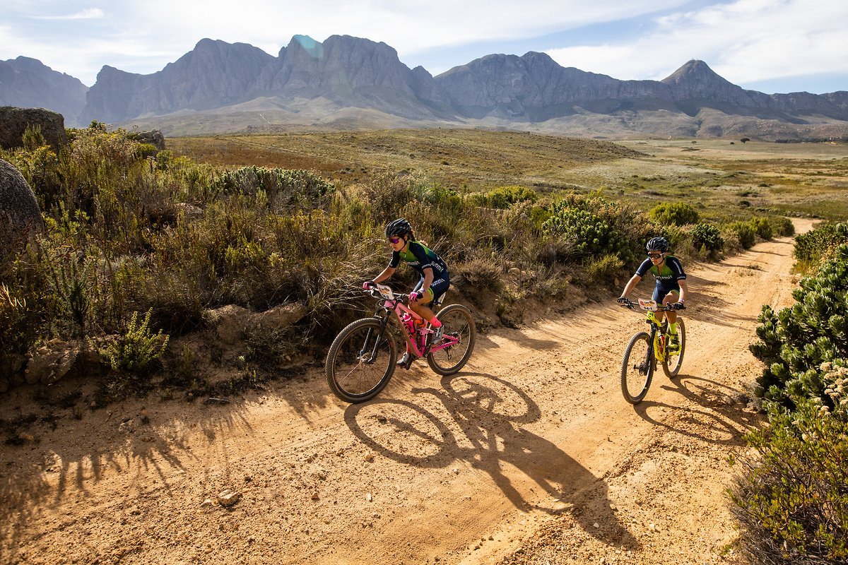 Candice Lill und Adelheid Morath auf dem Weg zu ihrem ersten Etappensieg beim Cape Epic 2019