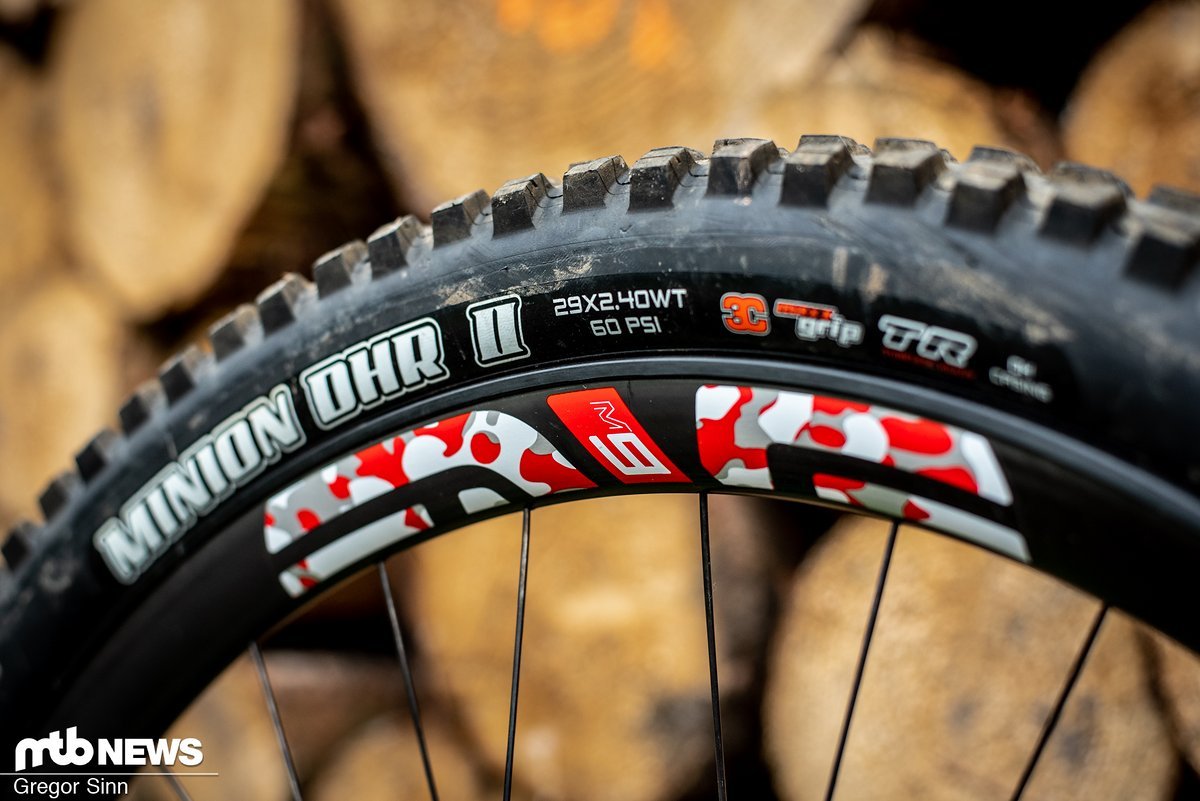 Die breiten Carbon-Felgen stammen ebenfalls aus dem Hause Enve Die breiten Carbon-Felgen stammen ebenfalls aus dem Hause Enve