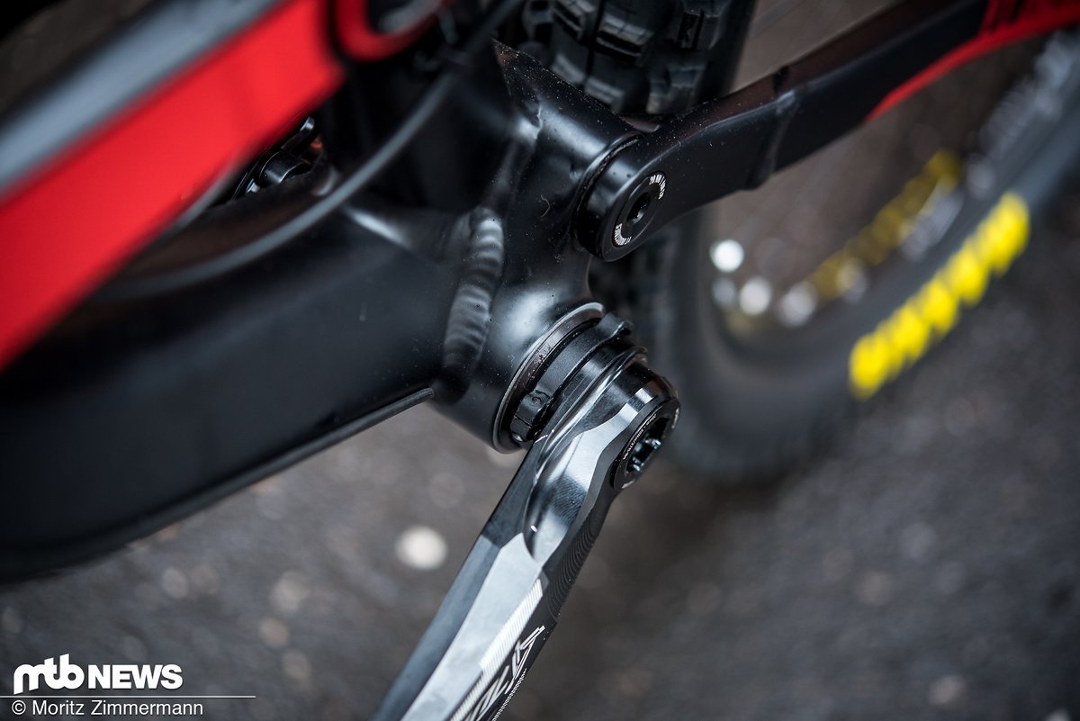 Trotz Aluminium-Rahmen setzt man beim Capra auf ein Pressfit-Innenlager Trotz Aluminium-Rahmen setzt man beim Capra auf ein Pressfit-Innenlager