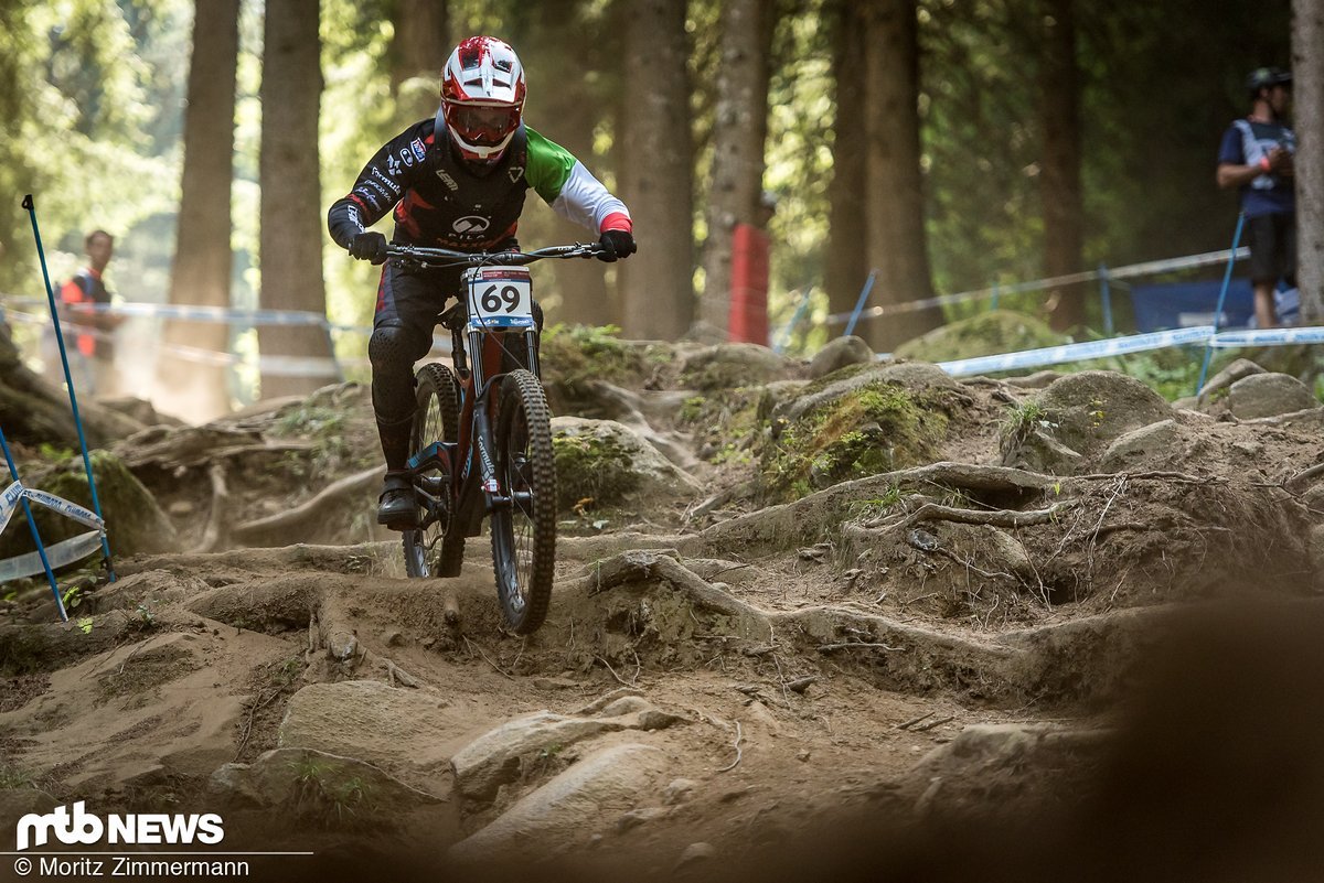 Francesco Colombo vom AB Devinci Italy-Team war seit Anfang des Jahres auf der neuen Formula Nero R-Federgabel unterwegs Francesco Colombo vom AB Devinci Italy-Team war seit Anfang des Jahres auf der neuen Formula Nero R-Federgabel unterwegs