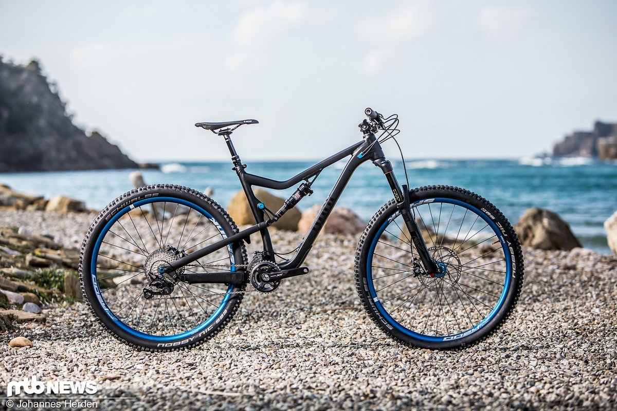 Das Rose Root Miller ist ein laufruhiges Trailbike mit einer modernen Geometrie, das dank haltbarer Anbauteile bergab viel Sicherheit vermittelt Das Rose Root Miller ist ein laufruhiges Trailbike mit einer modernen Geometrie, das dank haltbarer Anbauteile bergab viel Sicherheit vermittelt