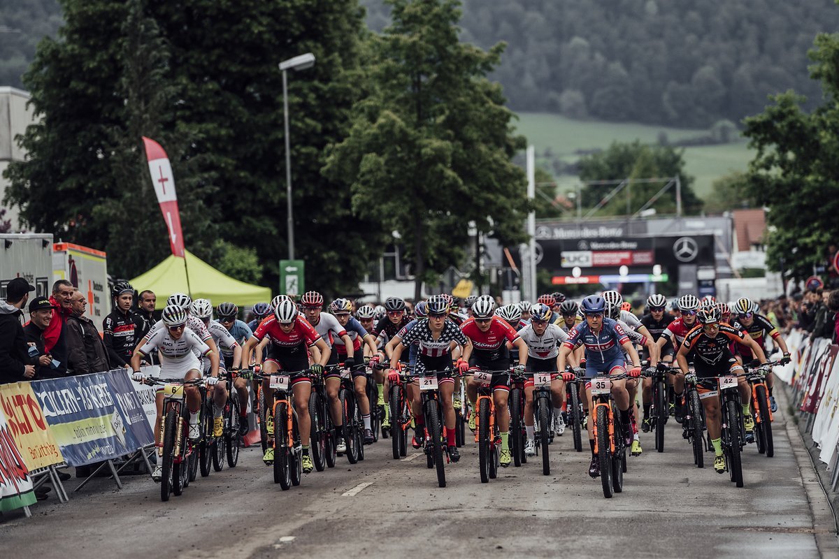 Der Short Track läutet am Freitag Abend das Eventwochenende ein: Die besten 40 Fahrerinnen und Fahrer der Eliteklasse kämpfen dort um eine möglichst gute Startposition für das Cross-Country-Rennen am Sonntag Der Short Track läutet am Freitag Abend das Eventwochenende ein: Die besten 40 Fahrerinnen und Fahrer der Eliteklasse kämpfen dort um eine möglichst gute Startposition für das Cross-Country-Rennen am Sonntag