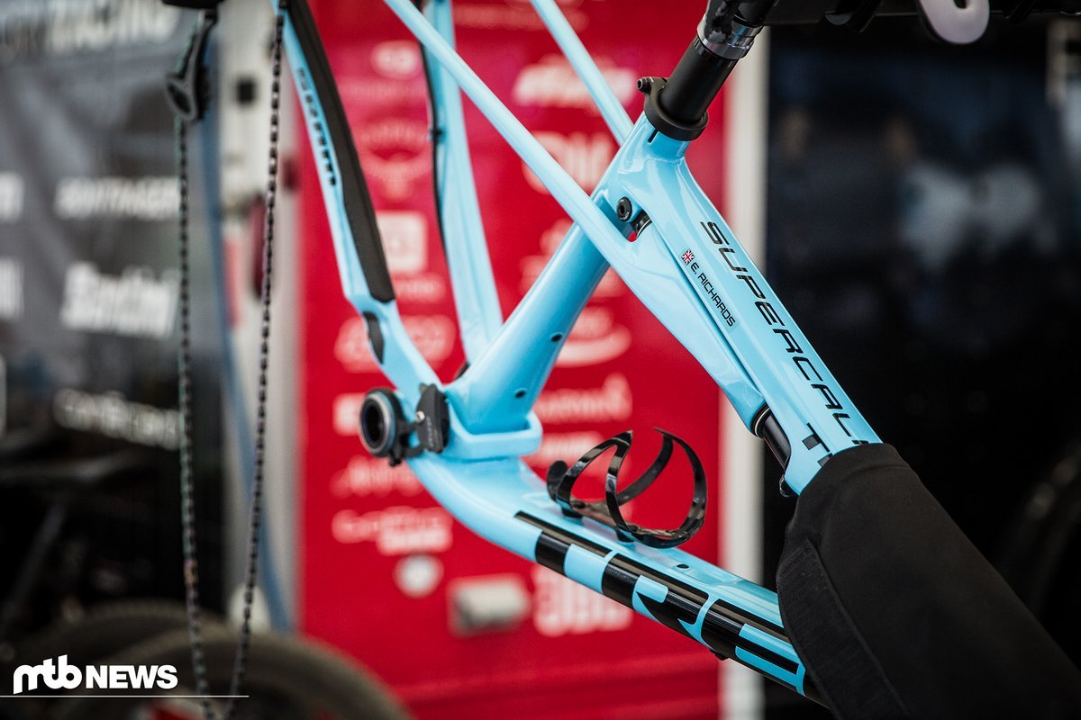 Erstmals konnte man bei der WM einen Blick unter die Abdeckung des neuen Trek Race-Fullys werfen Erstmals konnte man bei der WM einen Blick unter die Abdeckung des neuen Trek Race-Fullys werfen