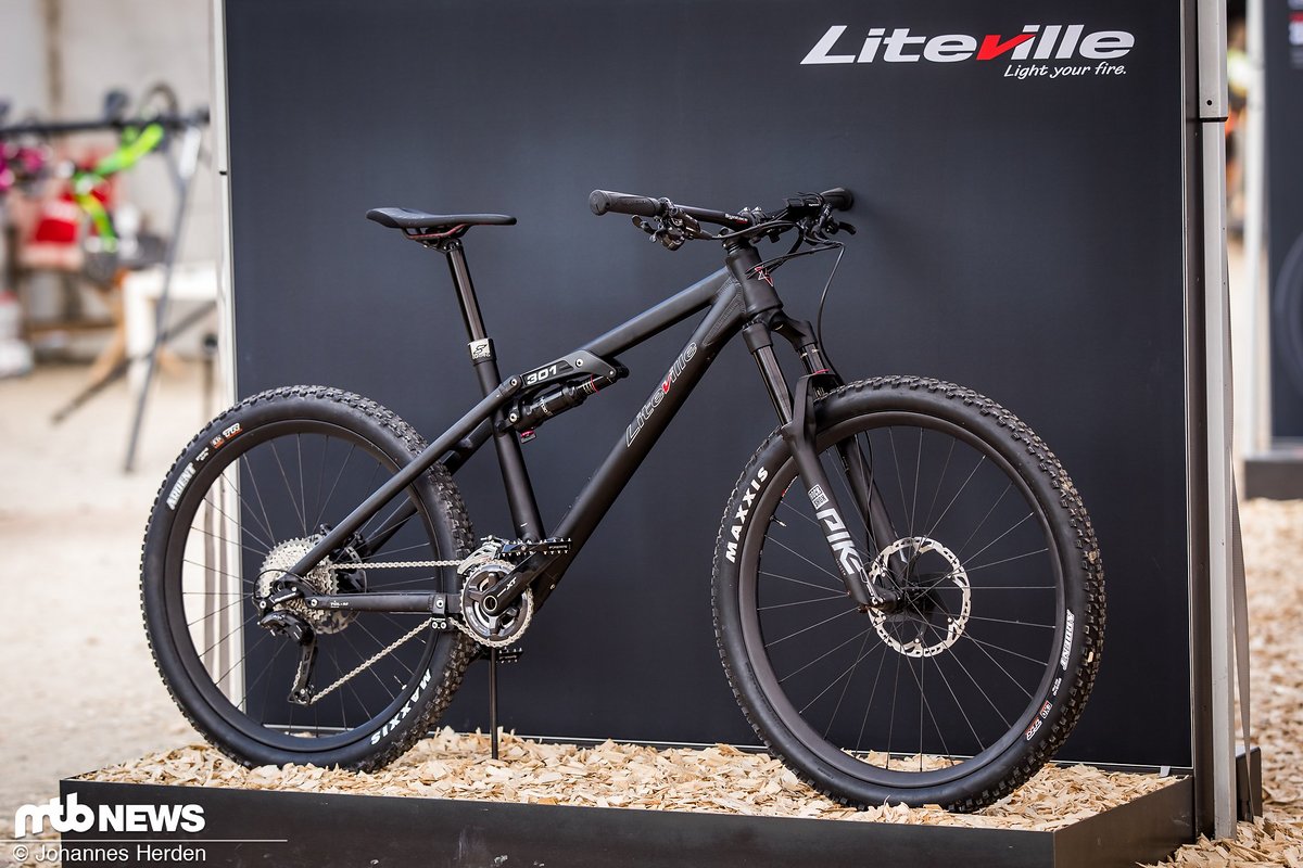 Das neue Liteville 301 MK15 klang am Stand sehr interessant – wir sind gespannt, wie sich die neue Variante auf dem Trail verhält! Das neue Liteville 301 MK15 klang am Stand sehr interessant – wir sind gespannt, wie sich die neue Variante auf dem Trail verhält!