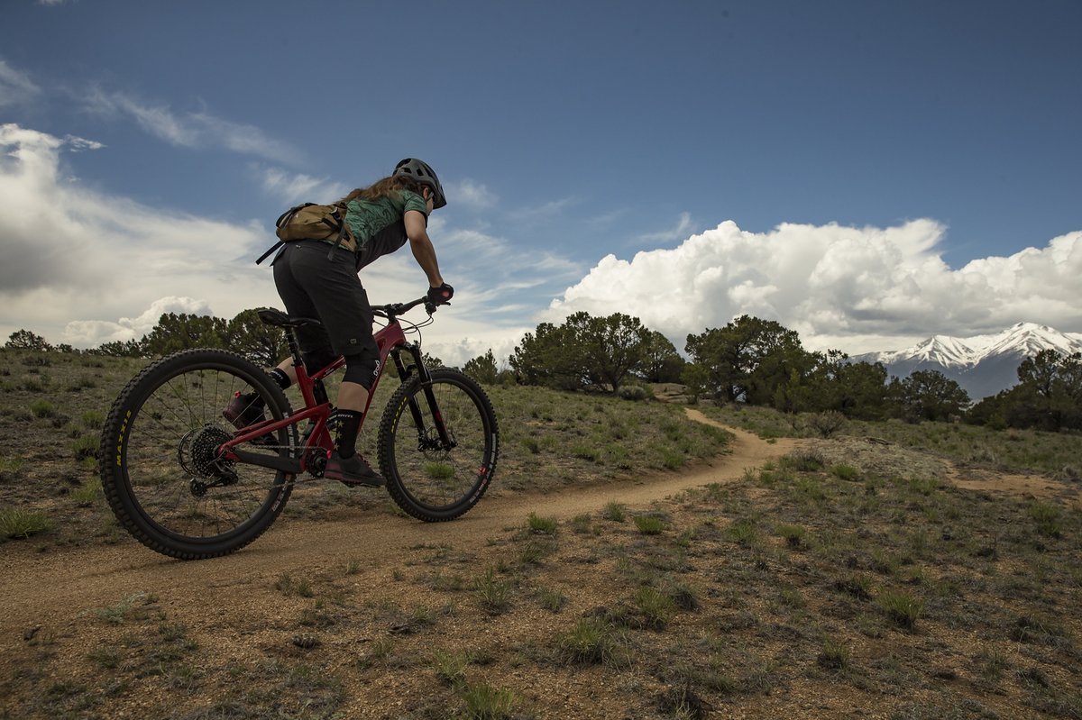 Uphill-Flow gibt’s auch ohne Motor: mit dem Maverick machen Trails bergauf richtig Spaß Uphill-Flow gibt’s auch ohne Motor: mit dem Maverick machen Trails bergauf richtig Spaß