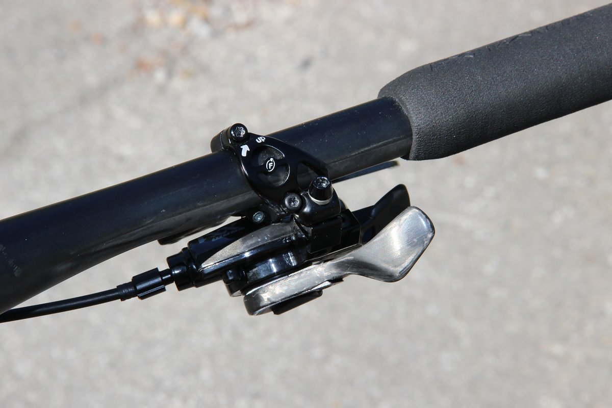 Auch die Sram Schalthebel haben eine kleine optische Anpassung über sich ergehen lassen müssen Auch die Sram Schalthebel haben eine kleine optische Anpassung über sich ergehen lassen müssen