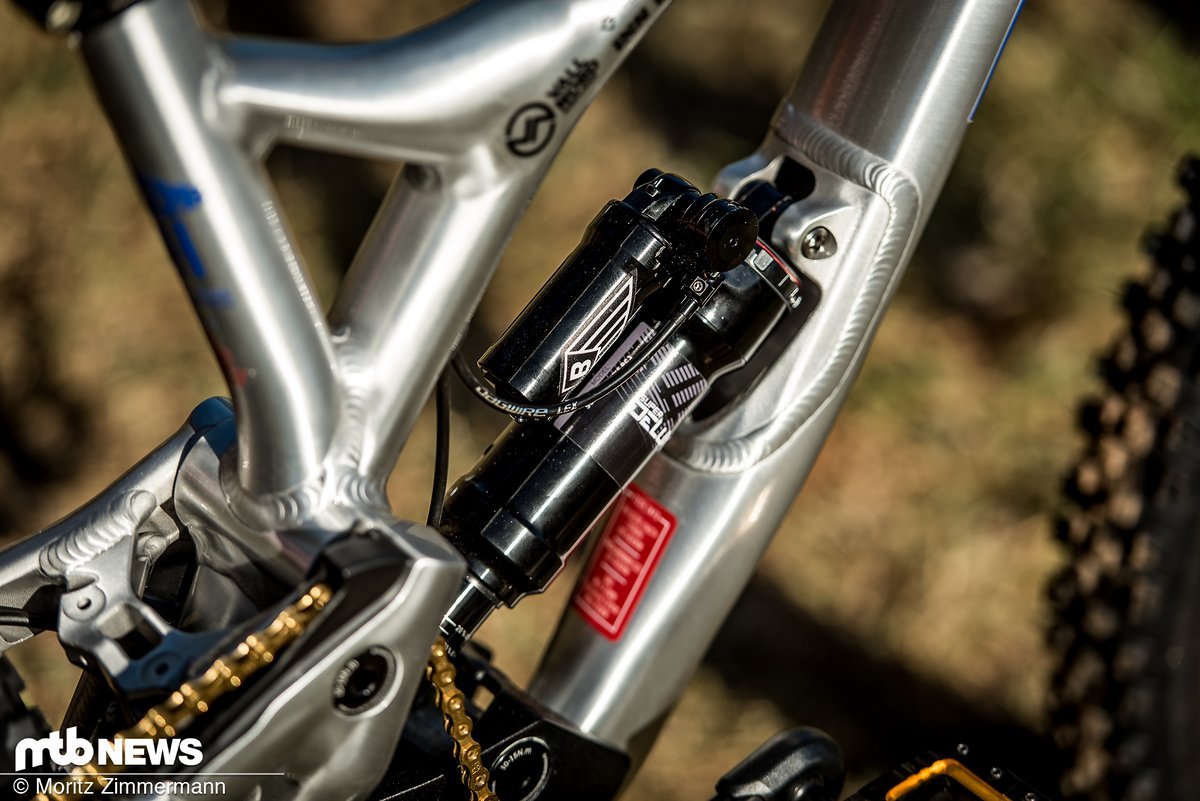 Das spannendste Detail am WM-Bike von Pompon ist wohl der RockShox-Luftdämpfer inklusive Remote-Lock Out Das spannendste Detail am WM-Bike von Pompon ist wohl der RockShox-Luftdämpfer inklusive Remote-Lock Out