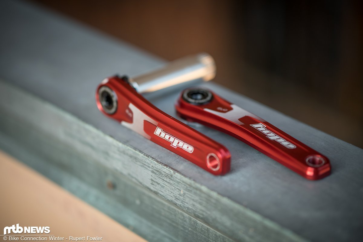 Zahlreiche kleinere und größere Änderungen haben dafür gesorgt, dass die neue Hope Evo-Kurbel um etwa 15 % leichter als der Vorgänger ist Zahlreiche kleinere und größere Änderungen haben dafür gesorgt, dass die neue Hope Evo-Kurbel um etwa 15 % leichter als der Vorgänger ist