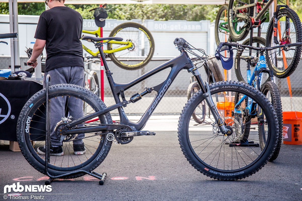 Das Zerode Taniwha sowie das Taniwha Trail wird es in Zukunft auch mit Gates Carbon Drive-Riemen zu kaufen geben. Das Zerode Taniwha sowie das Taniwha Trail wird es in Zukunft auch mit Gates Carbon Drive-Riemen zu kaufen geben.