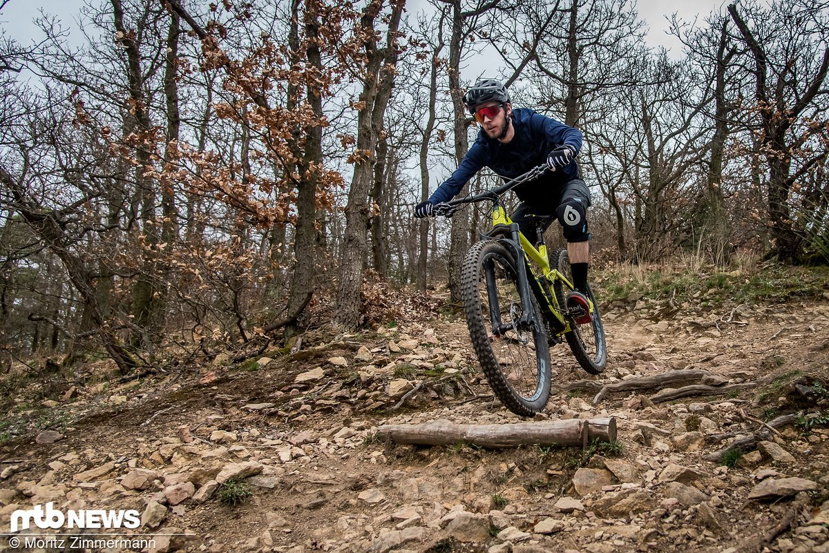 Auf sehr ruppigen und schnellen Trails bietet der Hinterbau mitunter nicht genügend Progression und gerät ans Limit Auf sehr ruppigen und schnellen Trails bietet der Hinterbau mitunter nicht genügend Progression und gerät ans Limit