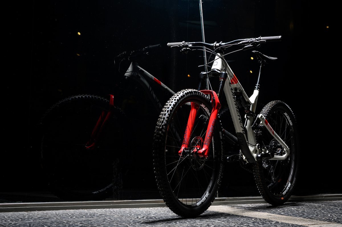 Durch seine solide und bewährte Ausstattung zu einem vergleichsweise günstigen Preis richtet sich das Bike nicht nur an SRAM-Fans! Durch seine solide und bewährte Ausstattung zu einem vergleichsweise günstigen Preis richtet sich das Bike nicht nur an SRAM-Fans!
