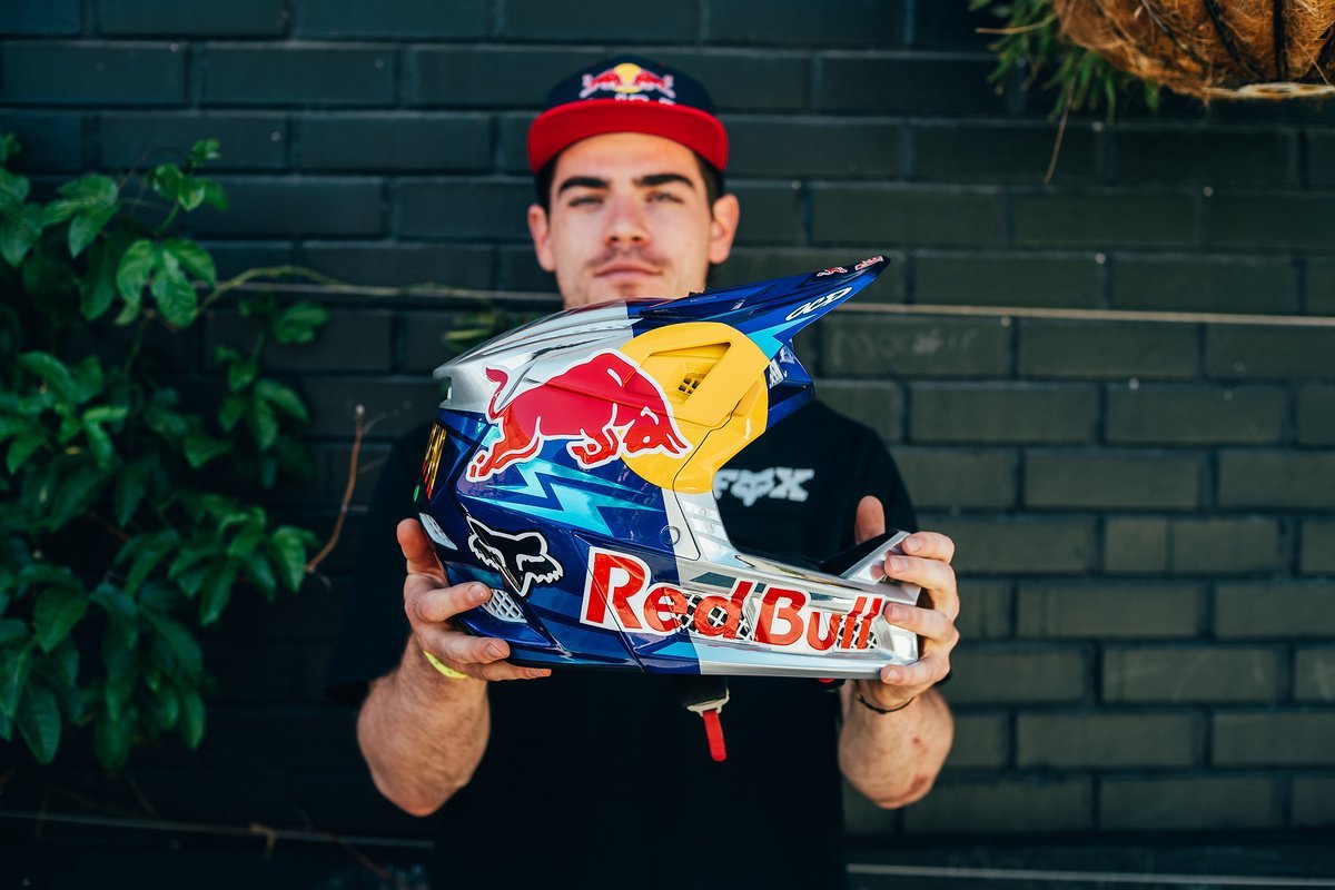 Der neue Fox Rampage Pro Carbon wird diese Saison unter anderem den Kopf des Weltmeisters Loïc Bruni schützen Der neue Fox Rampage Pro Carbon wird diese Saison unter anderem den Kopf des Weltmeisters Loïc Bruni schützen