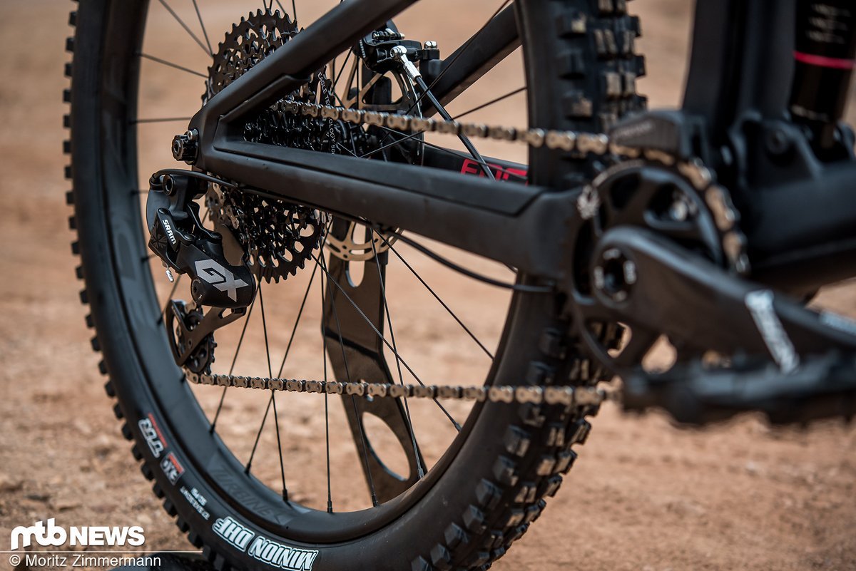 Die günstige SRAM GX Eagle-Schaltgruppe überzeugt mit einer zuverlässigen Funktion, einer guten Schalt-Performance und einem hervorragenden Preis-Leistungs-Verhältnis Die günstige SRAM GX Eagle-Schaltgruppe überzeugt mit einer zuverlässigen Funktion, einer guten Schalt-Performance und einem hervorragenden Preis-Leistungs-Verhältnis