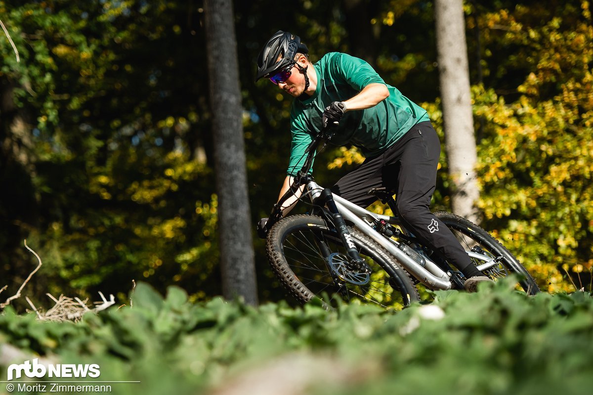 Der Mavic Deemax Elite-Laufradsatz kann mit einem guten Mix aus Steifigkeit und Flex überzeugen Der Mavic Deemax Elite-Laufradsatz kann mit einem guten Mix aus Steifigkeit und Flex überzeugen