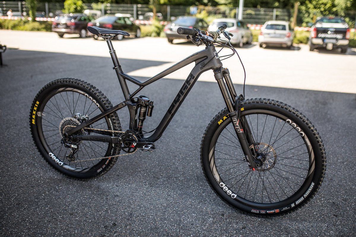 Das Pyga Slakline Carbon bietet 160 mm am Heck und will am liebsten mit einer 170 mm Federgabel gefahren werden Das Pyga Slakline Carbon bietet 160 mm am Heck und will am liebsten mit einer 170 mm Federgabel gefahren werden