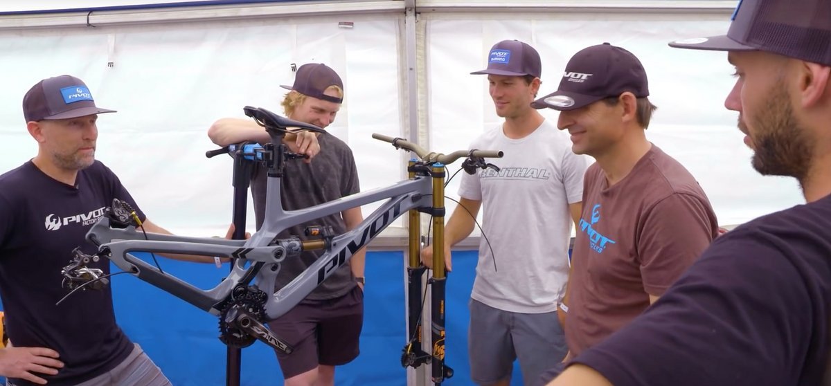 Im Video kann man bereits erste Details des neuen Pivot Phoenix 29-Downhill-Bikes erkennen Im Video kann man bereits erste Details des neuen Pivot Phoenix 29-Downhill-Bikes erkennen