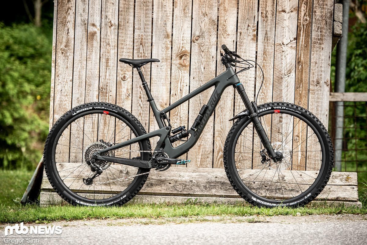 Das Santa Cruz Megatower ist das neue 29" Enduro-Flaggschiff des kalifornischen Kult-Herstellers Das Santa Cruz Megatower ist das neue 29" Enduro-Flaggschiff des kalifornischen Kult-Herstellers