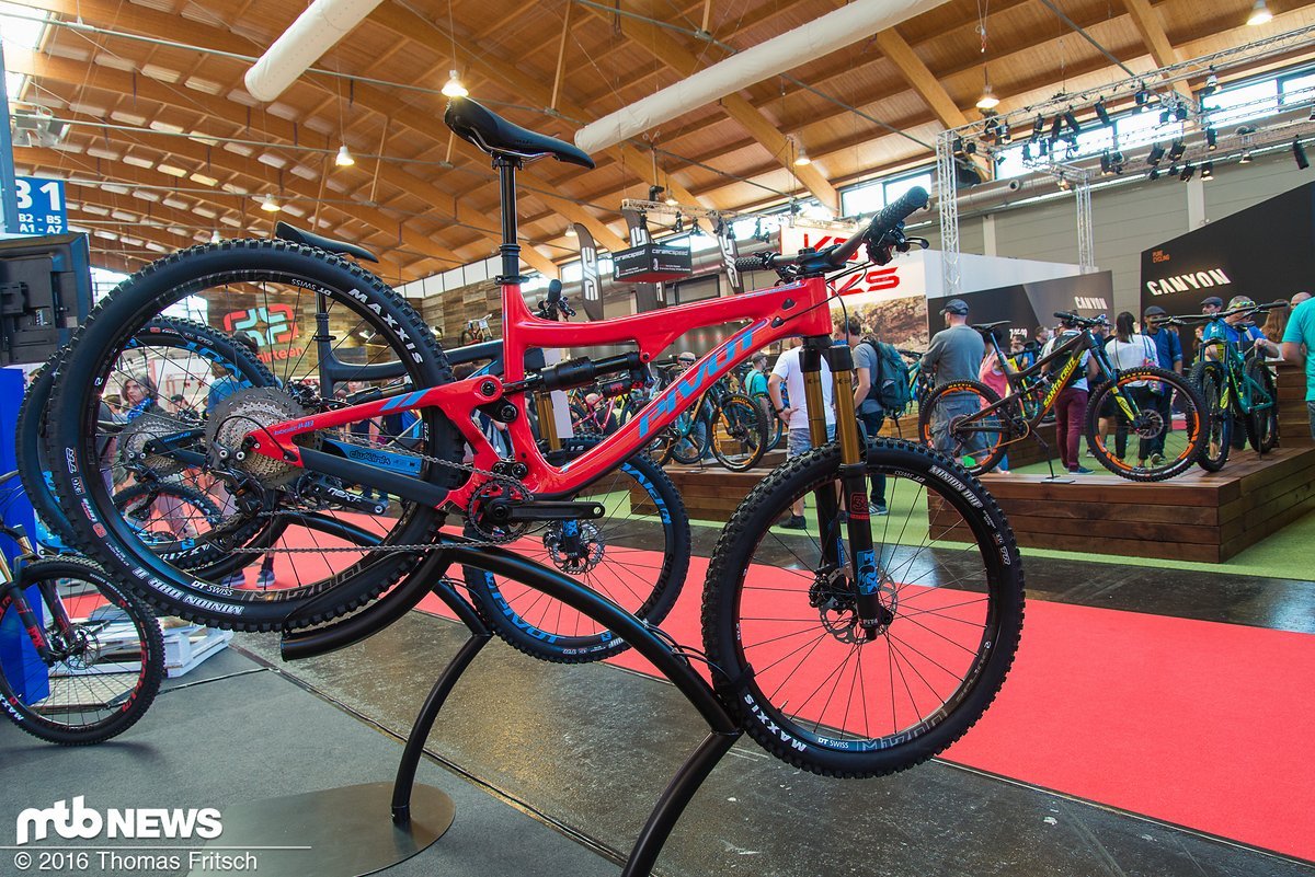 Aufbauend vom Downhill-Bike wurde das Firebird entwickelt. Aufbauend vom Downhill-Bike wurde das Firebird entwickelt.