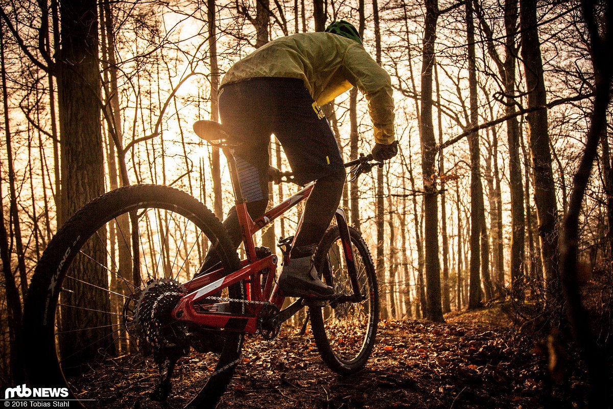 Im ersten Teil des Focus O1E-Dauertests haben wir bereits festgestellt, dass der 7.999 € teure Cross Country-Flitzer nicht nur optisch, sondern auch auf dem Trail ein echter Kracher ist Im ersten Teil des Focus O1E-Dauertests haben wir bereits festgestellt, dass der 7.999 € teure Cross Country-Flitzer nicht nur optisch, sondern auch auf dem Trail ein echter Kracher ist