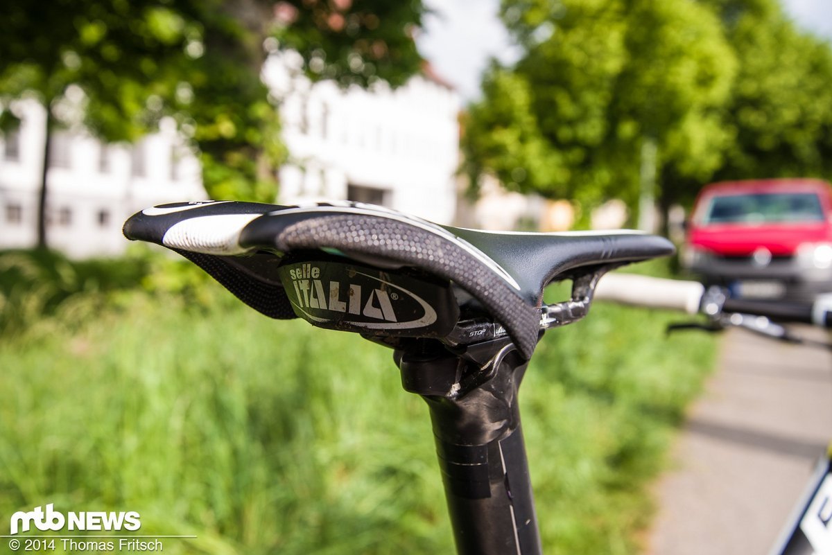 Fast komplett gesponsort von Paul Lange findet sich logischerweise ein Selle Italia Sattel an seinem Rad. Fast komplett gesponsort von Paul Lange findet sich logischerweise ein Selle Italia Sattel an seinem Rad.