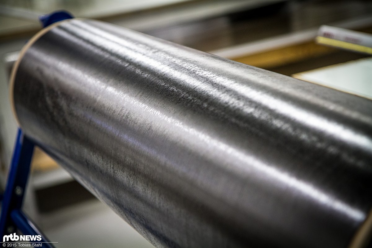 Ausgangsmaterial für fast alles bei Enve: Rollen mit Carbonfasern Ausgangsmaterial für fast alles bei Enve: Rollen mit Carbonfasern