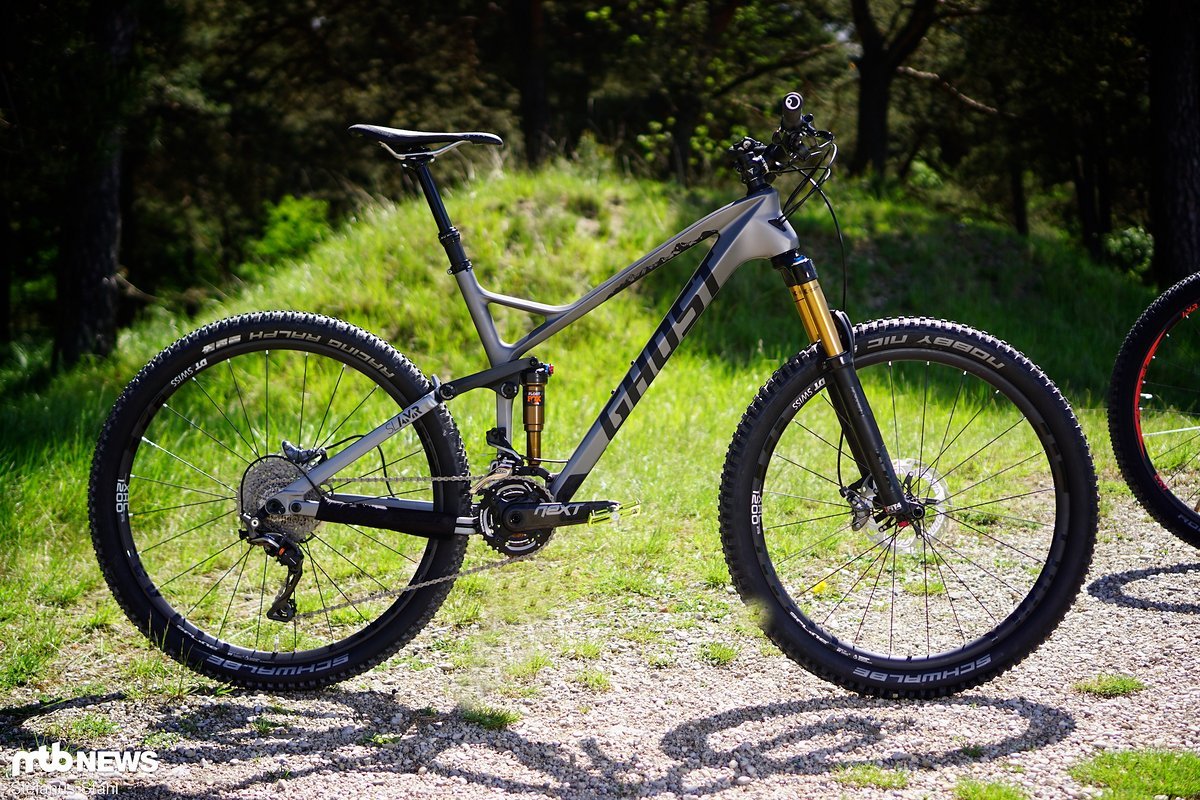 Das Ghost SL AMR 9 LC ist ein klassischer Allrounder mit 27,5"-Laufrädern, 2x11-Antrieb und 130 mm Federweg vorne und hinten Das Ghost SL AMR 9 LC ist ein klassischer Allrounder mit 27,5"-Laufrädern, 2x11-Antrieb und 130 mm Federweg vorne und hinten