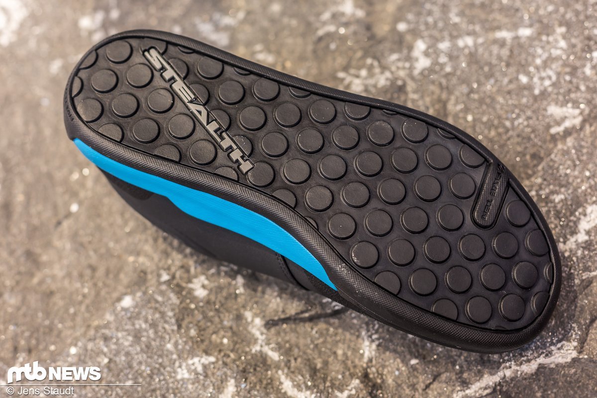 Jede Sohle jeder Schuhgröße hat eine eigene Form Jede Sohle jeder Schuhgröße hat eine eigene Form