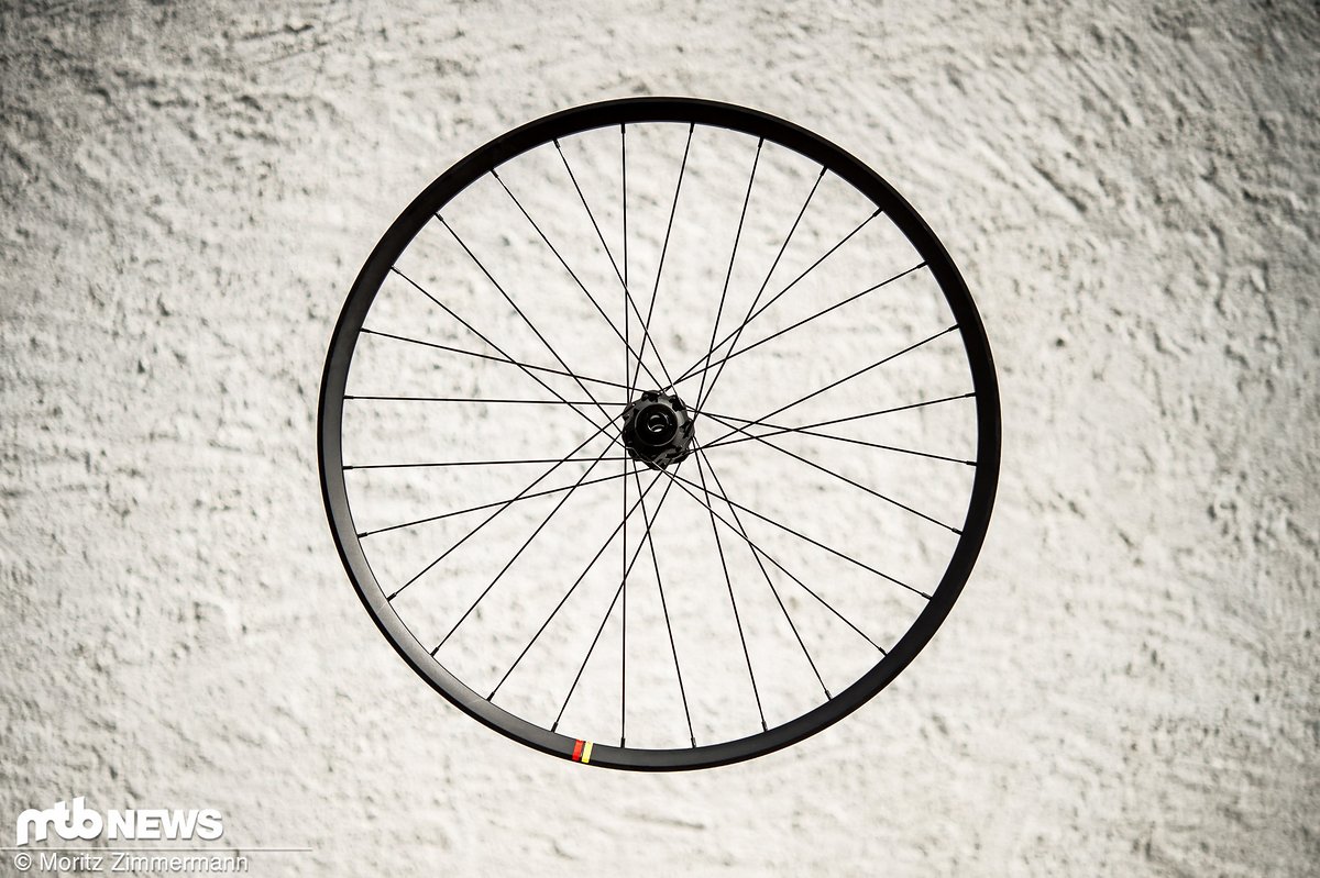 Mit den neuen Deemax DH-Laufrädern setzt Mavic auf dezentes Understatement Mit den neuen Deemax DH-Laufrädern setzt Mavic auf dezentes Understatement
