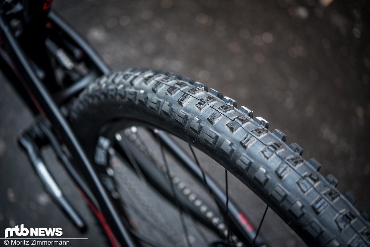 Maxxis Minion DHR-Reifen sorgen für einen gelungenen Mix aus Grip, Pannensicherheit und Rollwiderstand. Maxxis Minion DHR-Reifen sorgen für einen gelungenen Mix aus Grip, Pannensicherheit und Rollwiderstand.