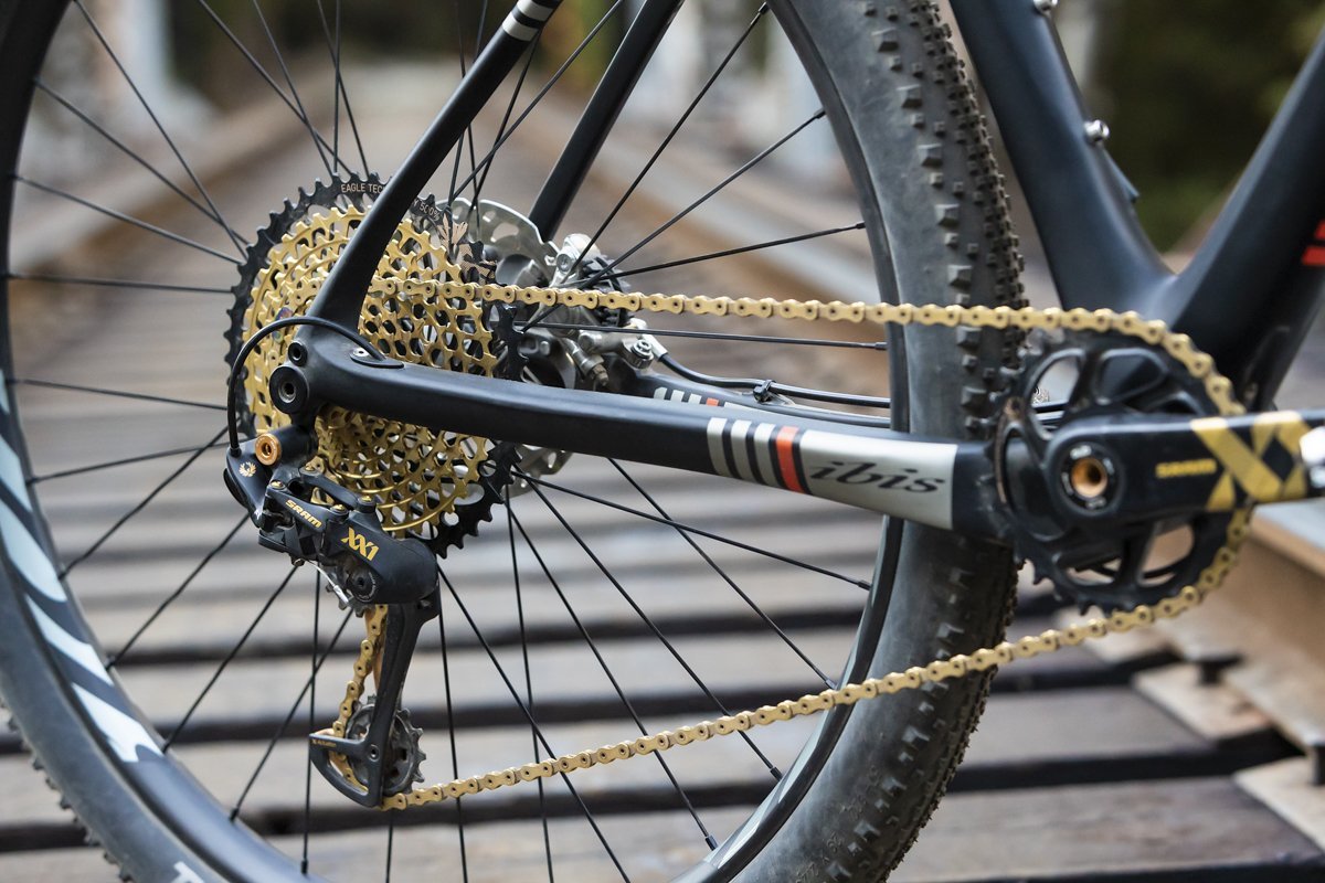 Das XC-Hardtail ist in fünf Ausstattungsvarianten erhältlich, das Modell mit SRAM XX1 Eagle-Antrieb kostet $7.499. Das XC-Hardtail ist in fünf Ausstattungsvarianten erhältlich, das Modell mit SRAM XX1 Eagle-Antrieb kostet $7.499.