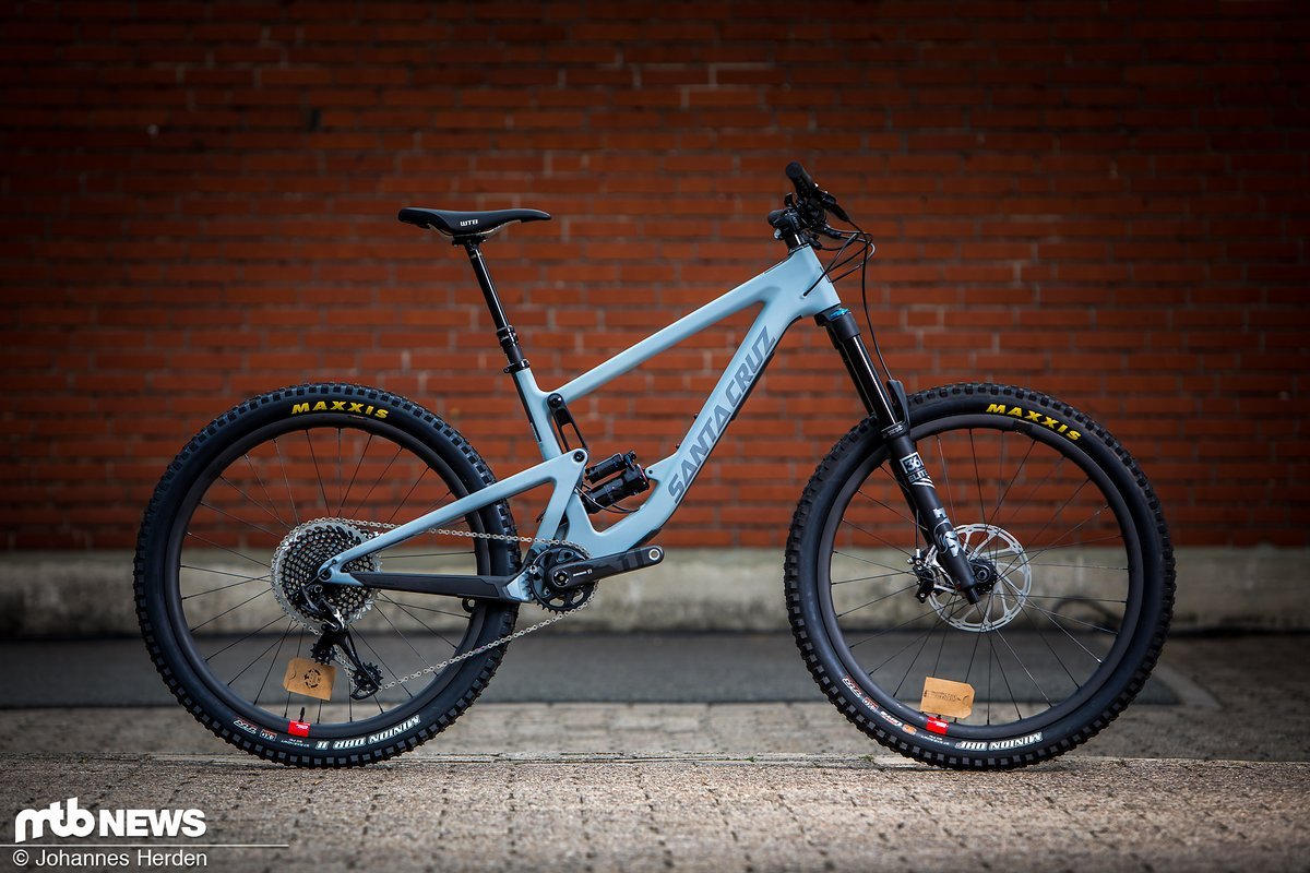 Santa Cruz Bronson 3 CC XX1 P in der Farbe "Primer Grey and Silver" Santa Cruz Bronson 3 CC XX1 P in der Farbe "Primer Grey and Silver"