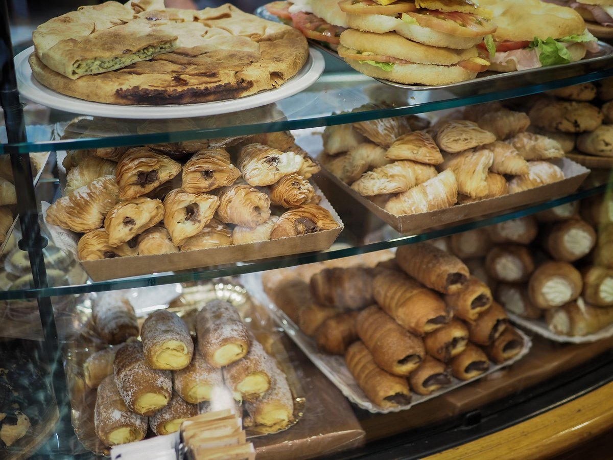Nach einer kleinen Stärkung im französisch-italienischen-Grenzshop ging es los zum größten Transfer des Tages Nach einer kleinen Stärkung im französisch-italienischen-Grenzshop ging es los zum größten Transfer des Tages