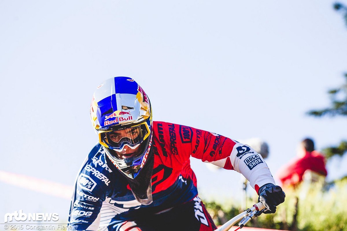 Den Weltmeistertitel im Visier: Loïc Bruni konnte sich beim letzten Rennen 2015 die legendären Rainbow Stripes sichern Den Weltmeistertitel im Visier: Loïc Bruni konnte sich beim letzten Rennen 2015 die legendären Rainbow Stripes sichern
