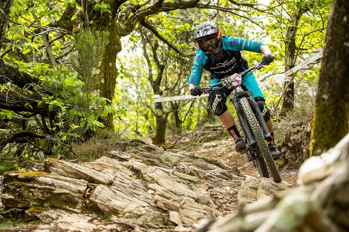 Im Training gewöhnte ich mich sehr schnell an die technisch schwierigen und teilweise sehr schnellen Trails, genau mein Geschmack und das Switchback-Training in Sospel zeigte seine Wirkung. Im Training gewöhnte ich mich sehr schnell an die technisch schwierigen und teilweise sehr schnellen Trails, genau mein Geschmack und das Switchback-Training in Sospel zeigte seine Wirkung.